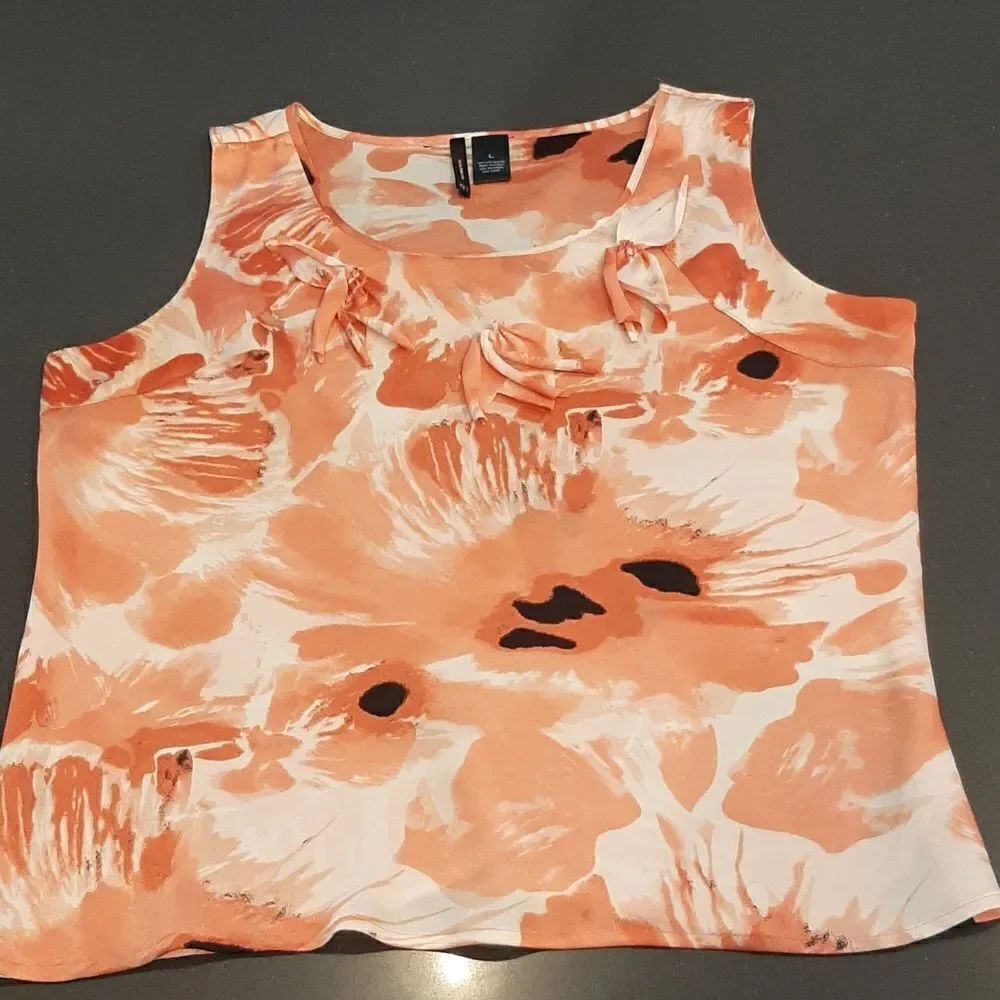 New Directions sz L 100% polyester bias cut top with Floral Print